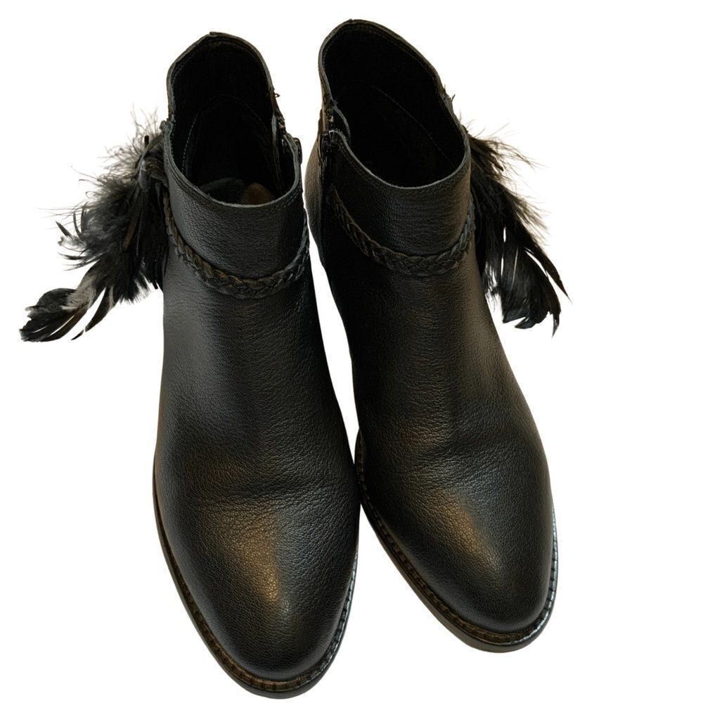 Gianni Bini Rorrie Black Leather Feather Zip Ankle Booties Size 8.5 Western